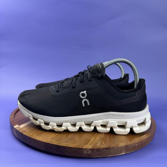 WOMENS ON CLOUDFLOW 4 SIZE 7.5 - Picture 1 of 9